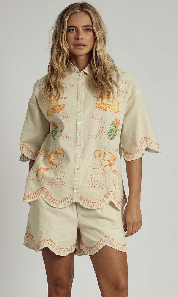 Native Youth SOLSTITCHERY BEACH EMBROIDERED SCALLOP EDGE SHORTS IN WHITE