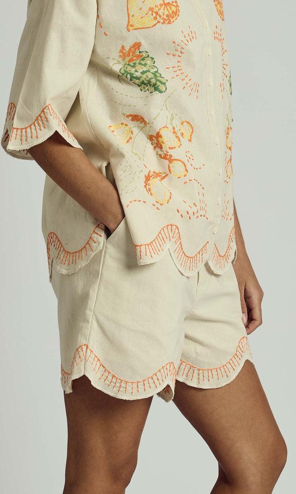 Native Youth SOLSTITCHERY BEACH EMBROIDERED SCALLOP EDGE SHORTS IN WHITE