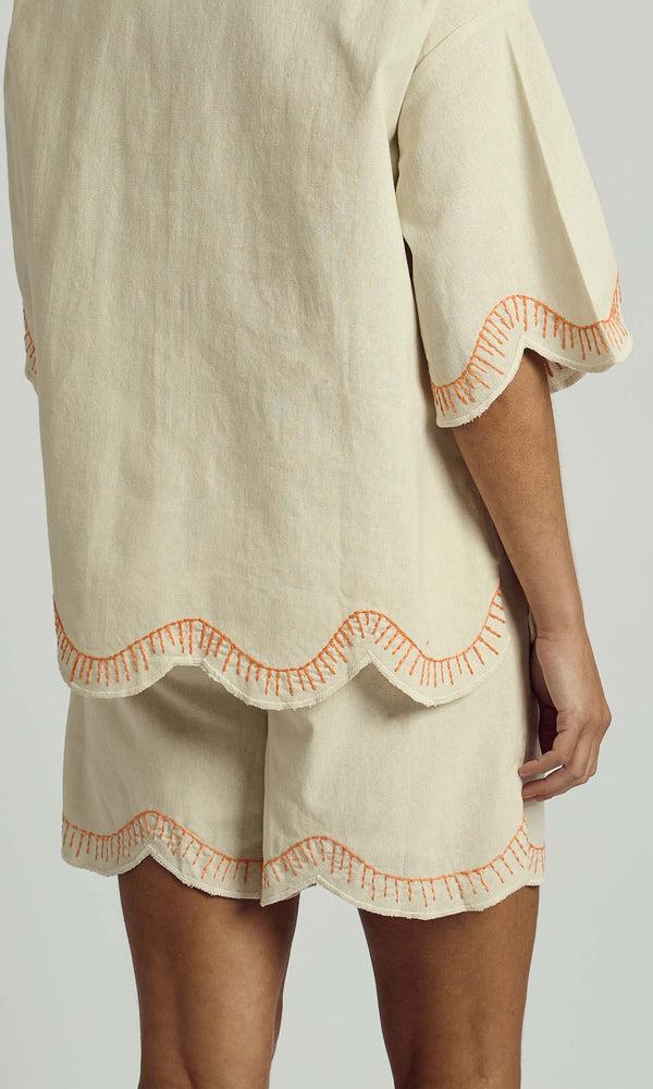 Native Youth SOLSTITCHERY BEACH EMBROIDERED SCALLOP EDGE SHORTS IN WHITE