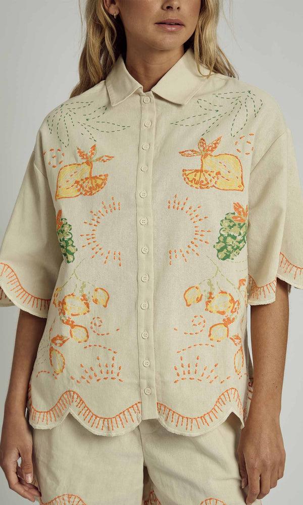 Native Youth SOLSTITCHERY WOVEN TOPS BEACH EMBROIDERED SCALLOP EDGE BLOUSE IN WHITE