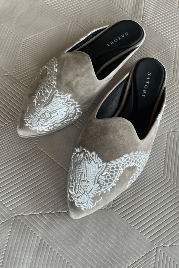 Natori Image Suede Dragon Embroidery Slide Sandstone Suede
