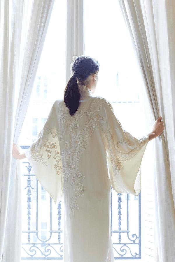 Natori Key Essentials Embroidered Silk Robe Warm White
