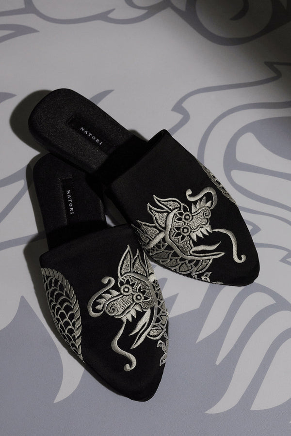 Natori Dragon Embroidered Felt Slide Black