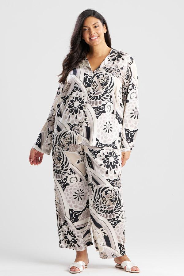 Natori Medallion Notch Button Front PJ Black