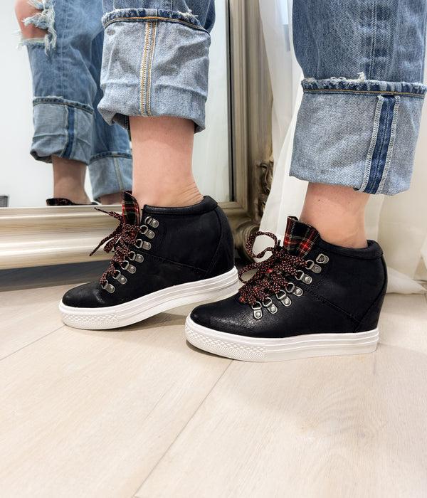 naughty monkey Tibi Sneaker in Black