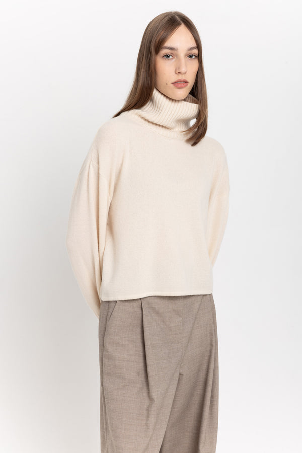 Nehera Pearl White Cashmere Boxy Cropped Turtleneck