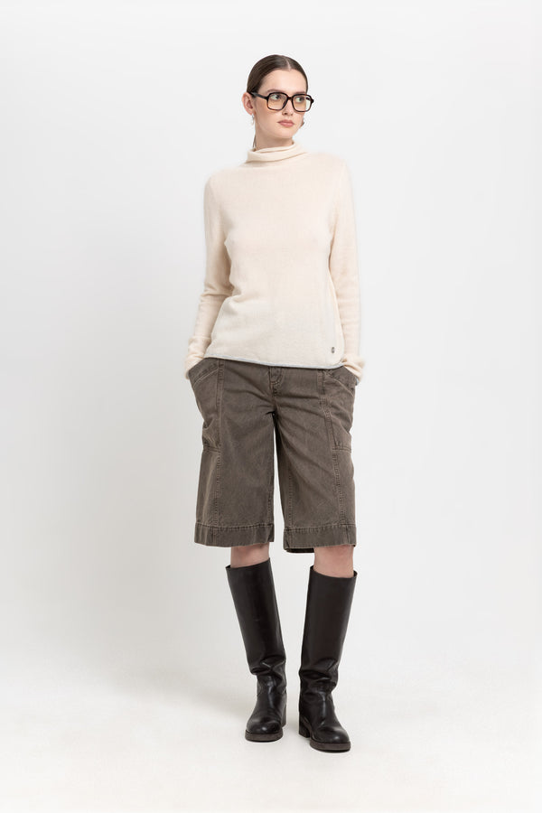 nehera Pearl with grey dawn cashmere lightweight turtleneck
