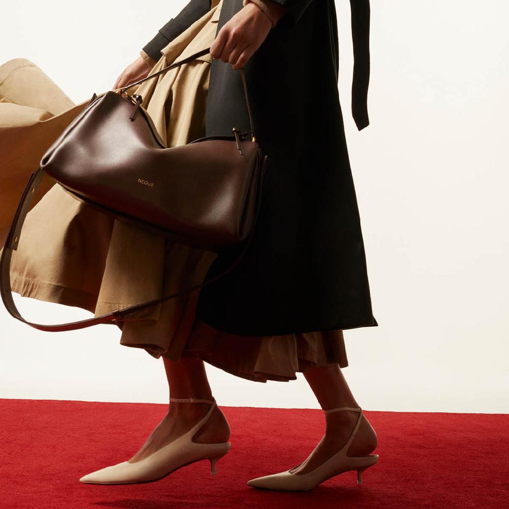 Neous Fornax Leather Cream Pumps Cream