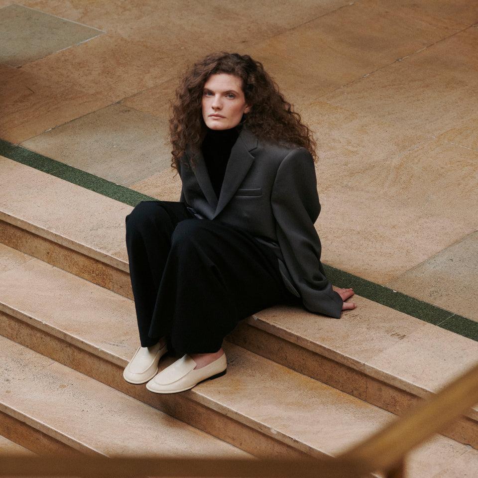 Neous NEOUS Polaris Flat Leather Loafer Cream