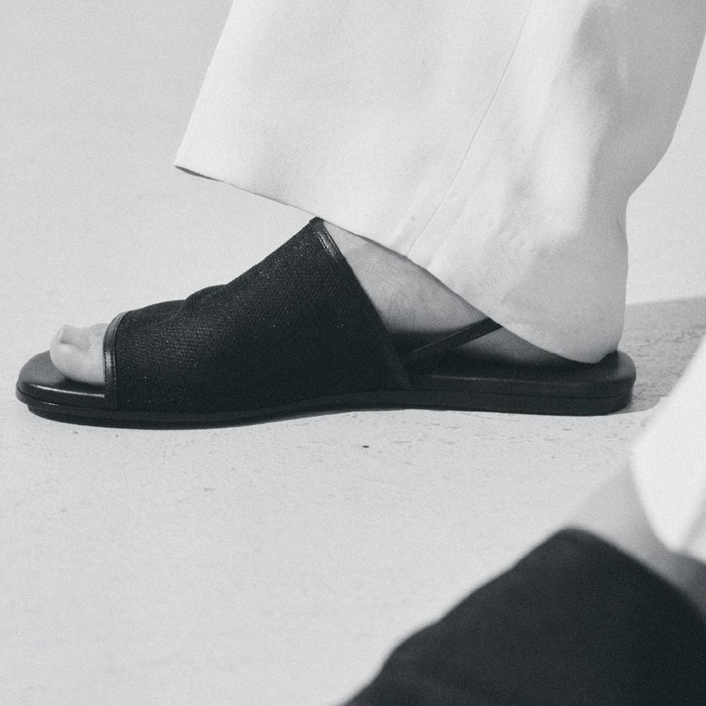 Neous Women's Salm Mesh Sandals Black