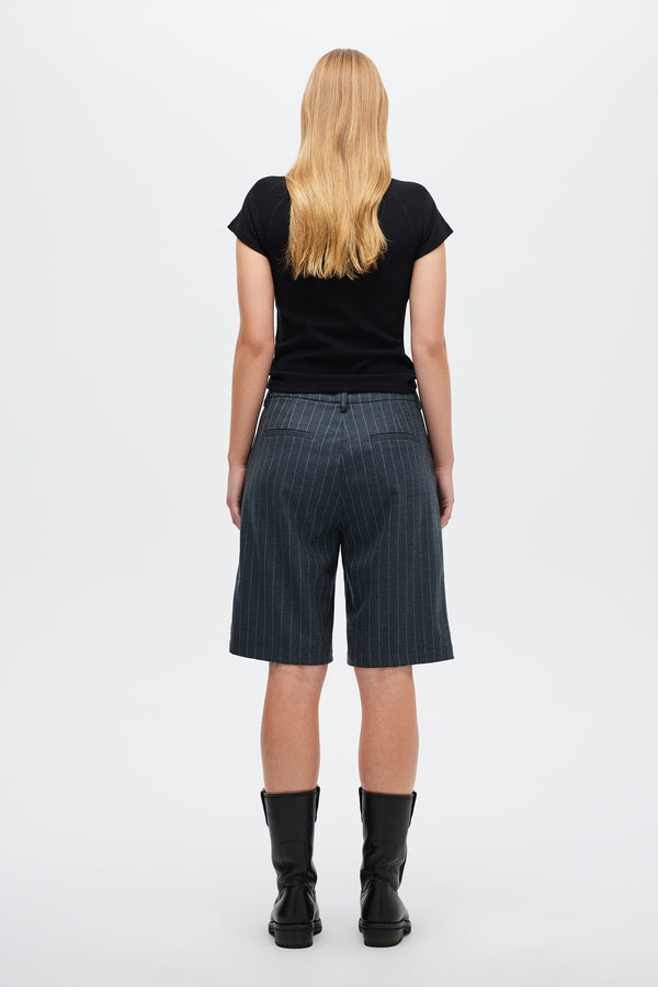 Neuw Fonda Raglan Tee - Black