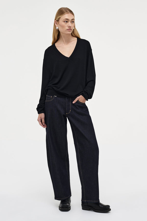 Neuw Lili V Neck Sweater - Black