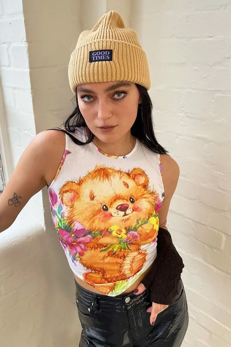 new girl order New Girl Order RIBBED BEANIE WITH GOOD TIMES BADGE DETAIL – CAMEL