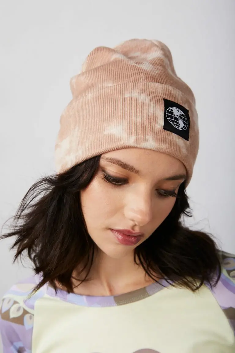 New Girl Order New Girl Order RIBBED TIE DYE BEANIE WITH BADGE DETAIL – OATMEAL