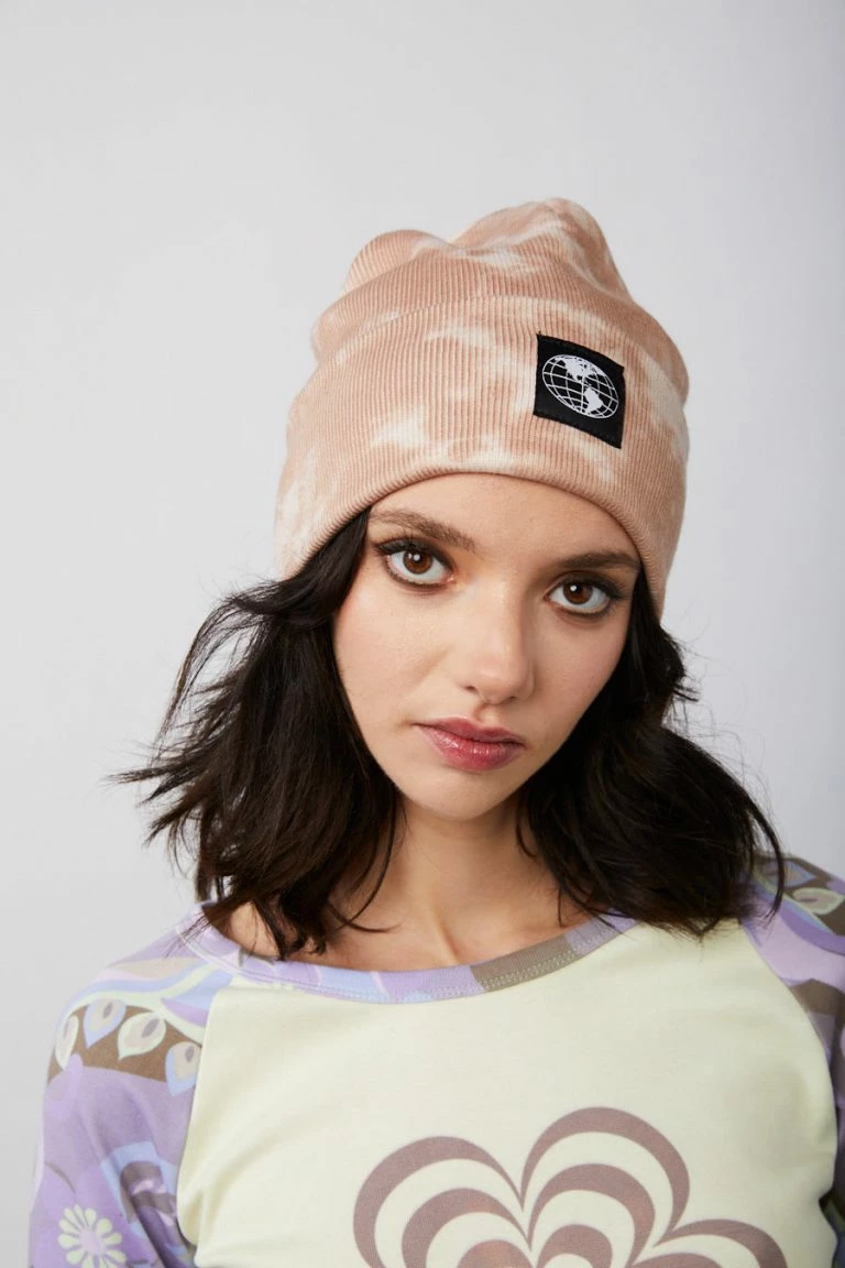 New Girl Order New Girl Order RIBBED TIE DYE BEANIE WITH BADGE DETAIL – OATMEAL