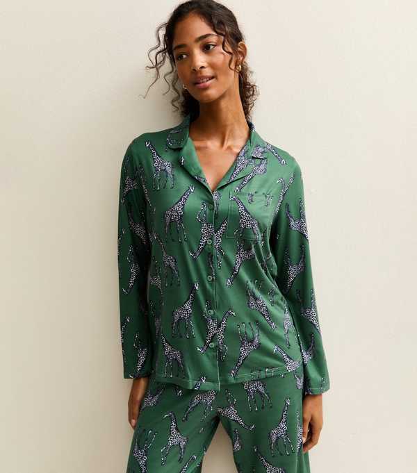 New Look Green Giraffe Print Revere Collar Shirt And Trousers Pyjama Set