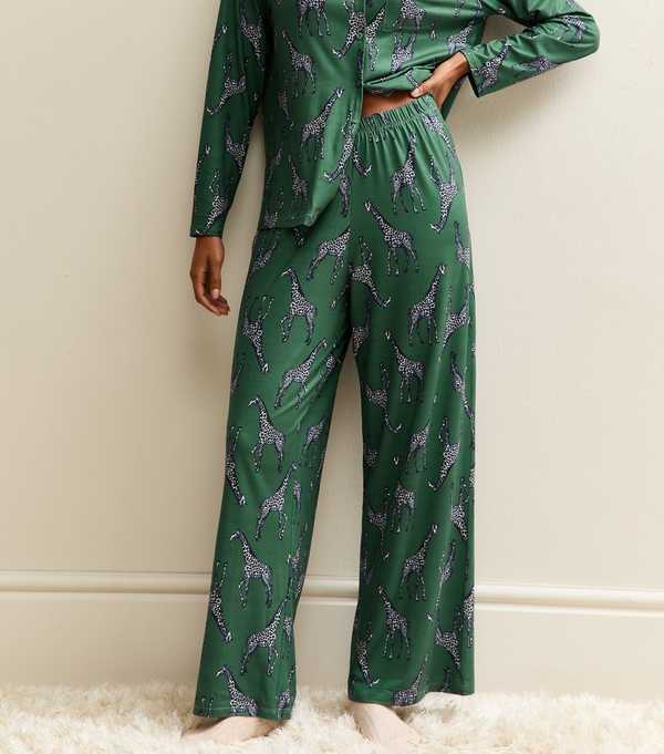 New Look Green Giraffe Print Revere Collar Shirt And Trousers Pyjama Set
