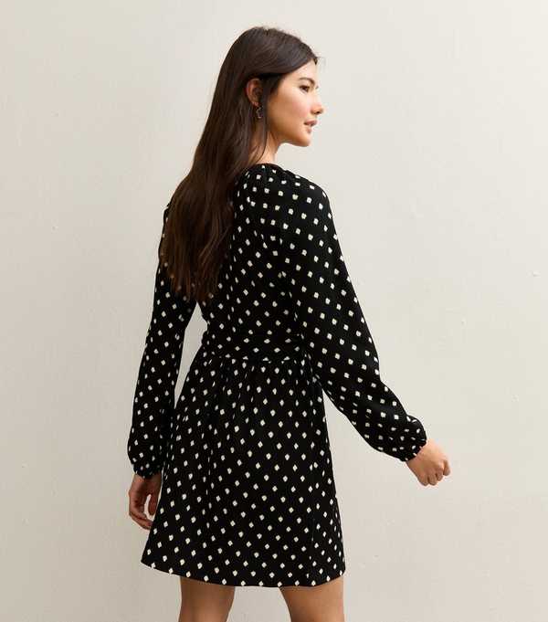 New Look Black Crinkled Jersey Belted Mini Dress