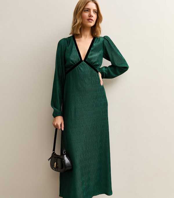 New Look Dark Green Plisse V-Neck Midi Dress