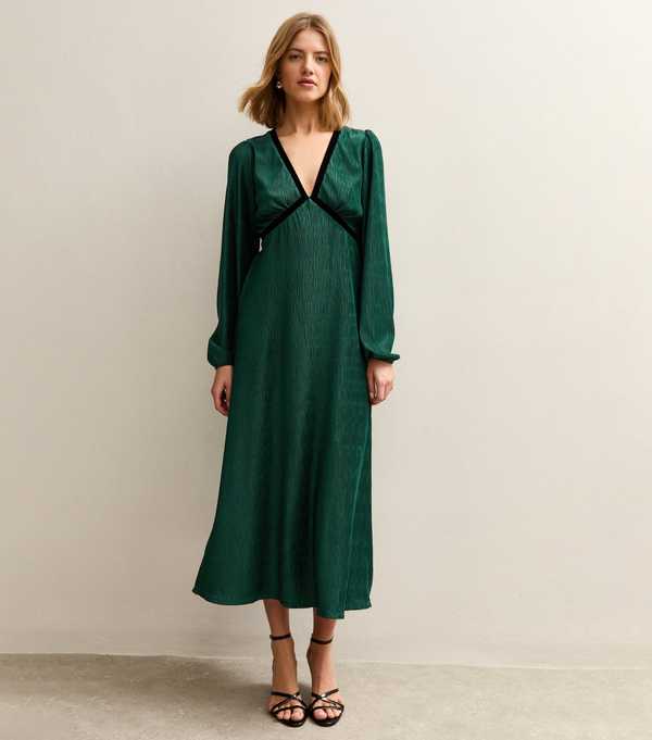 new look Dark Green Plisse V-Neck Midi Dress