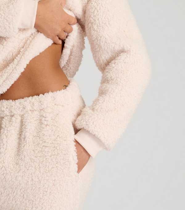 New Look Loungeable Cream Borg Lounge Set