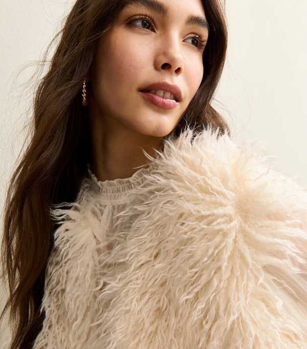 New Look Off White Faux Fur Gilet