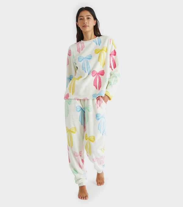 New Look Skinnydip White Bow Pattern Two Piece Fleece Pyjama Set