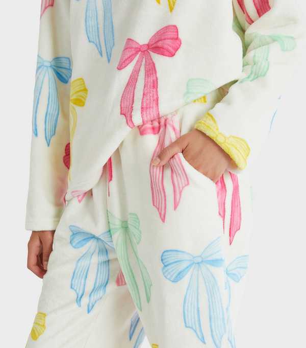 New Look Skinnydip White Bow Pattern Two Piece Fleece Pyjama Set