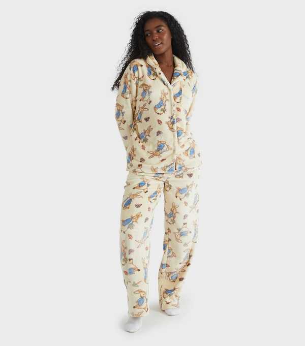 New Look Skinnydip White Peter Rabbit Fleece Pyjama Set