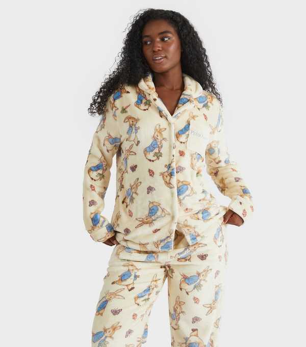 New Look Skinnydip White Peter Rabbit Fleece Pyjama Set