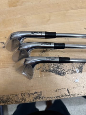 Newlevel 702+ 8-PW W/ KBS Tour Lite Stiff