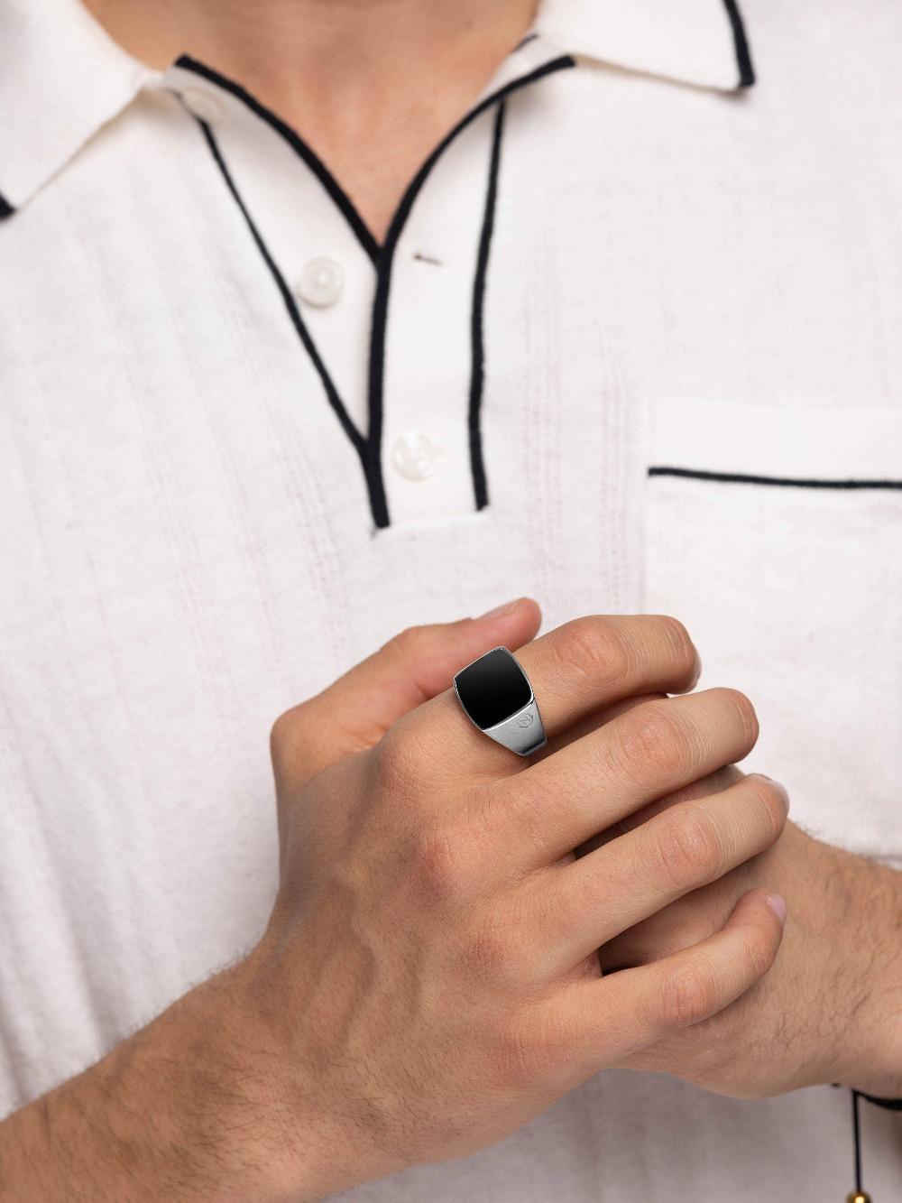 Nialaya Men's Silver Signet Ring With Onyx