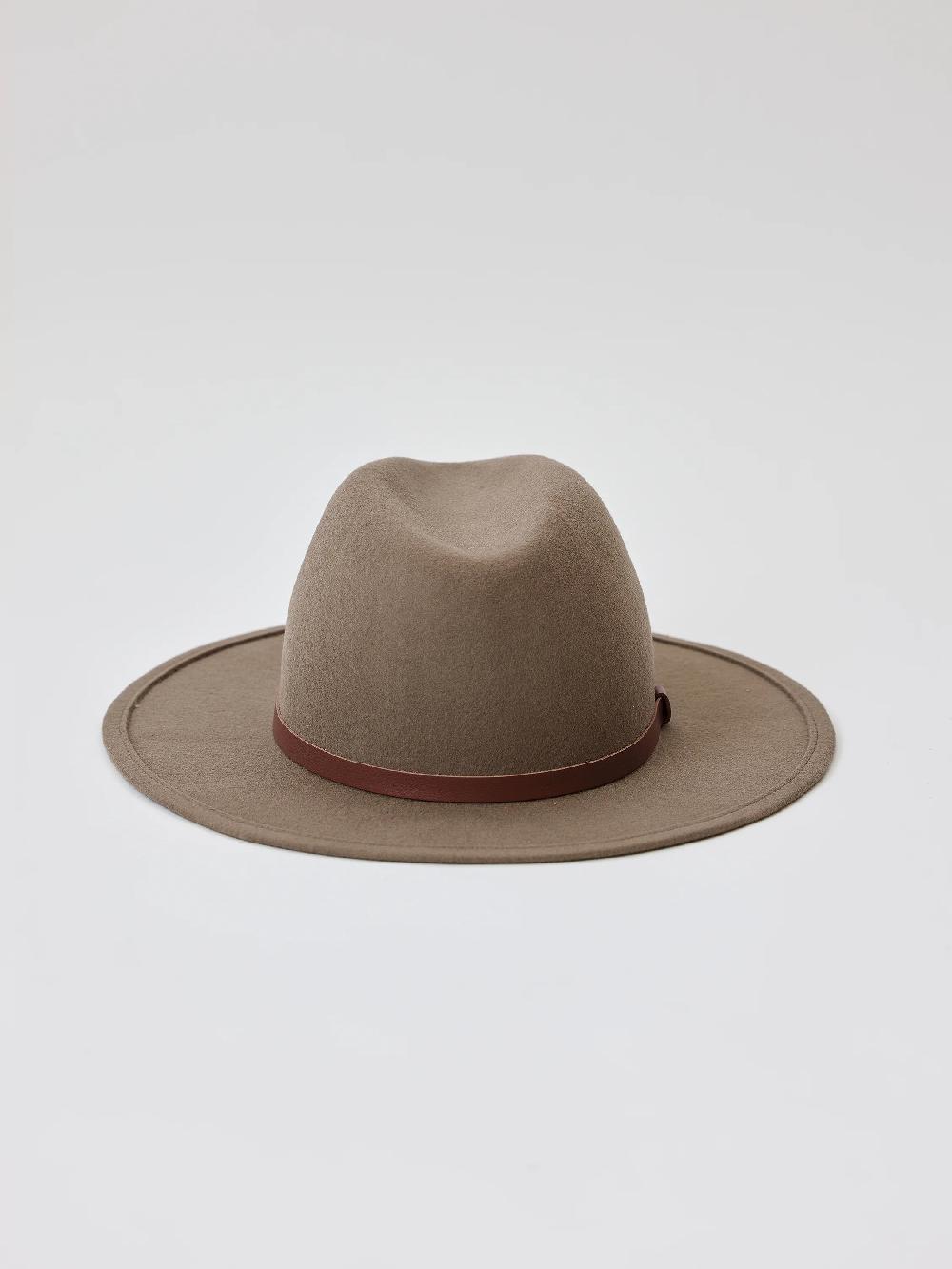 nic zoe Hat Attack Chelsea Felt Hat With Leather