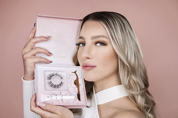 Niclay Glamour Lash Set Mit 3 Styles (Marilyn Donna Coco) - Bis Zu 7 Tage Haltbar & 20x Wiederverwendbar | Donna | Mittel | 12 / 14 / 16 Mm