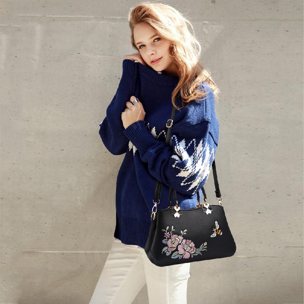 Nicole & Doris Bee Decor Messenger Bag