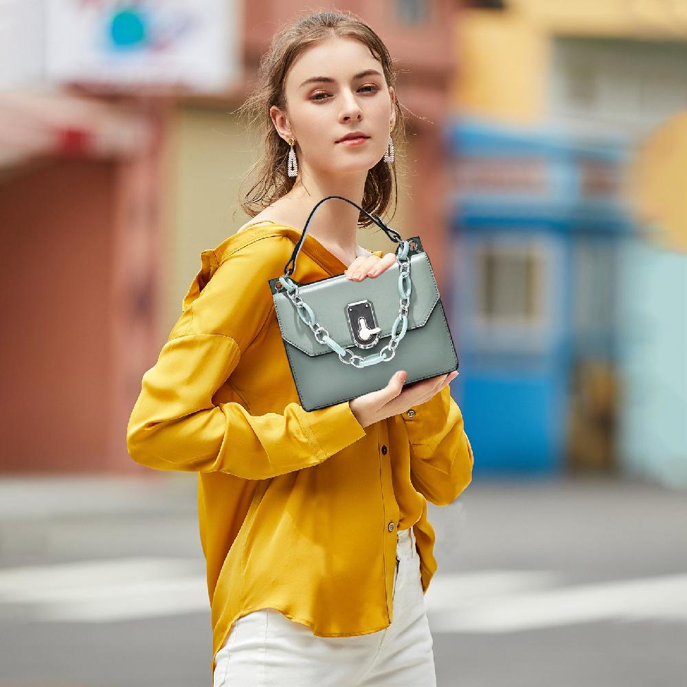 Nicole & Doris Fashion Chain Decor Messenger Bag