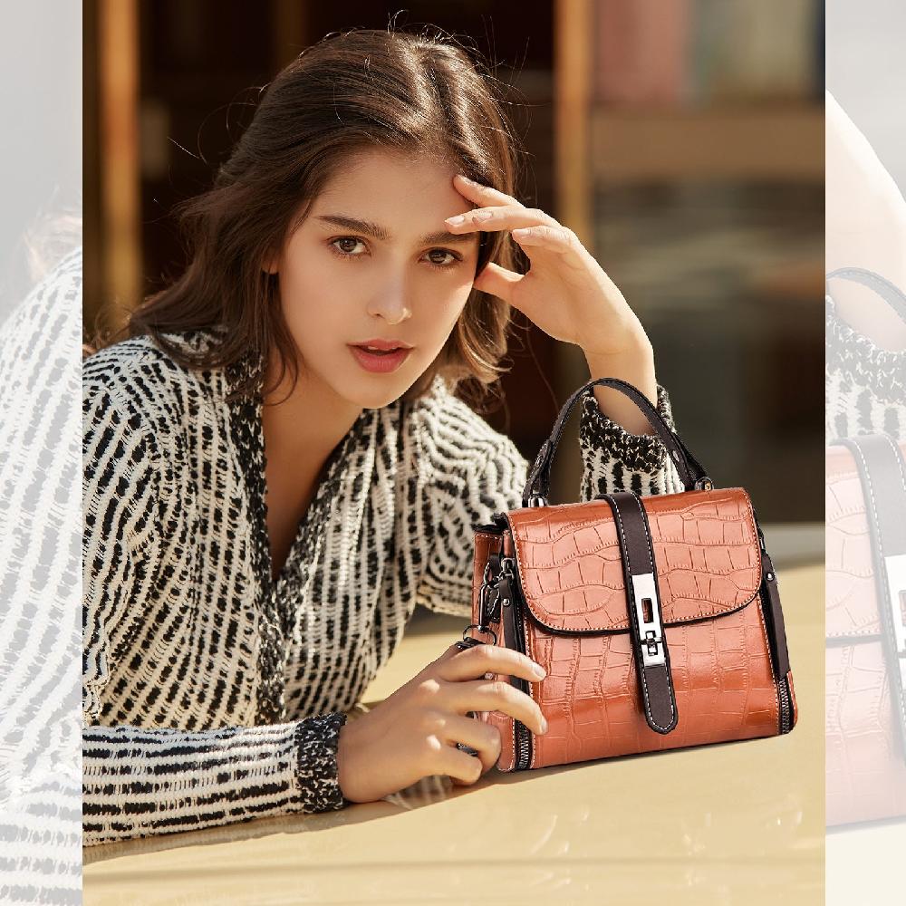 Nicole & Doris Mini Metal Lock Messenger Bag