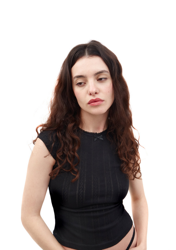 niihai DAISY TEE IN BLACK