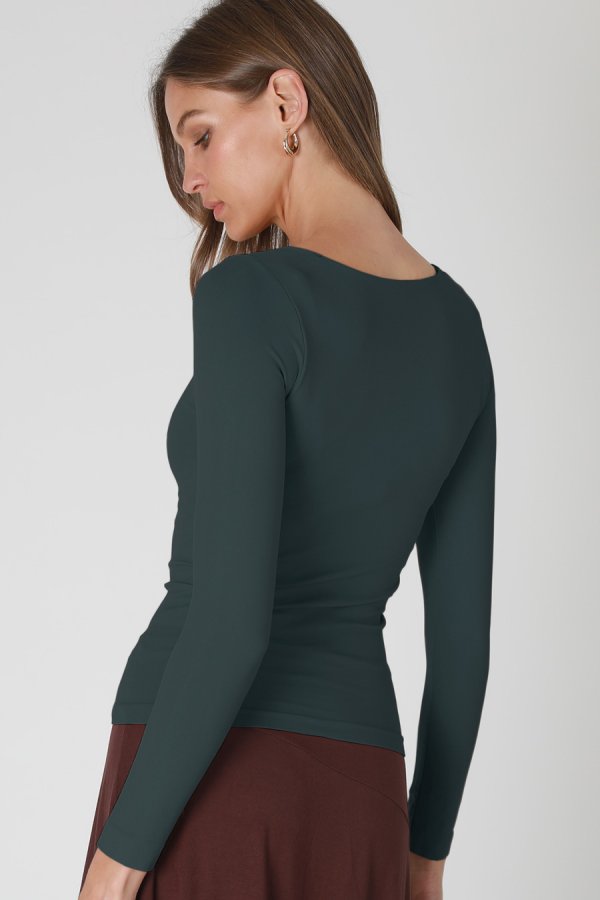 Nikibiki Clean Line Shirred LS Top
