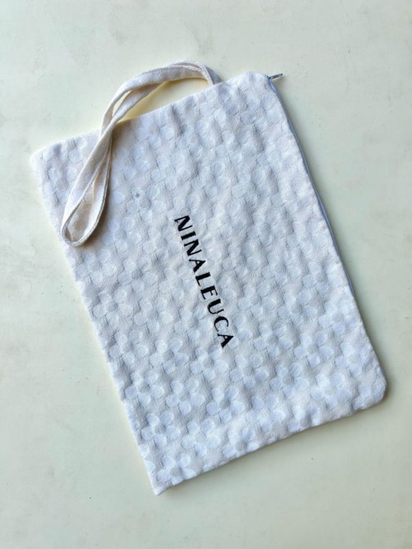 nina leuca White pochette