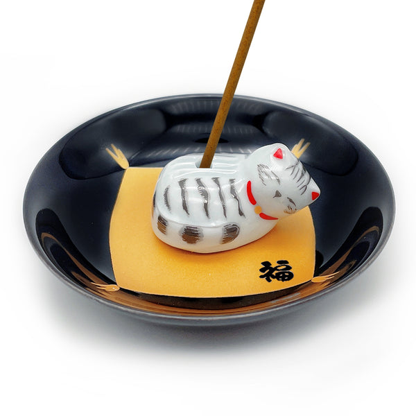 Nippon Kodo ARITA PLATE With Sleepy Cat Holder - Gray Tiger