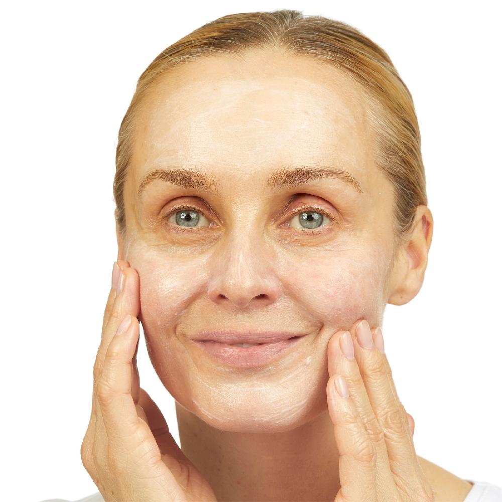 No7 Lift & Luminate Dual Action Cleansing Exfoliator