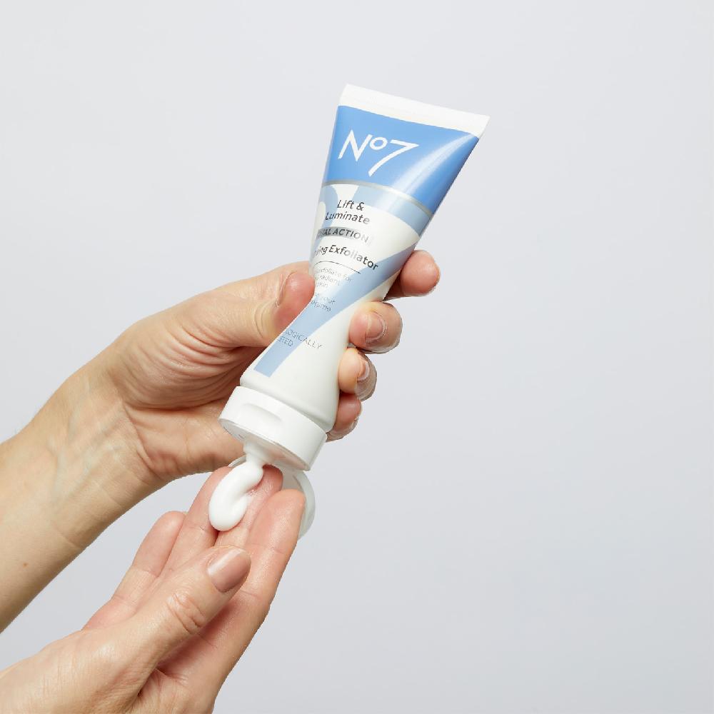 No7 Lift & Luminate Dual Action Cleansing Exfoliator