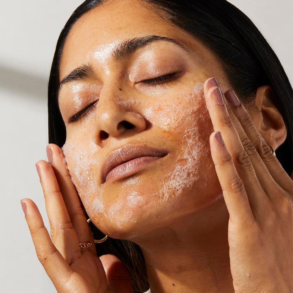 No7 Radiance+ Daily Energizing Exfoliating Cleanser