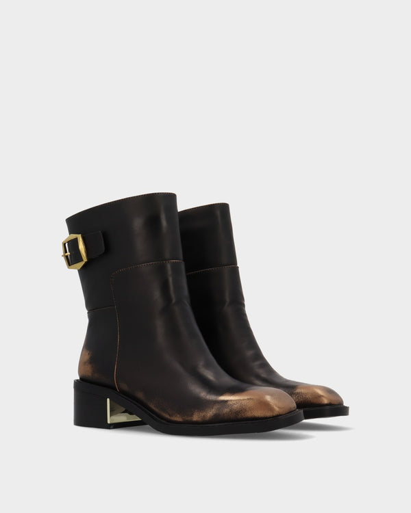 Noa Harmon Muffin Marrón Con Pinceladas Metalizadas