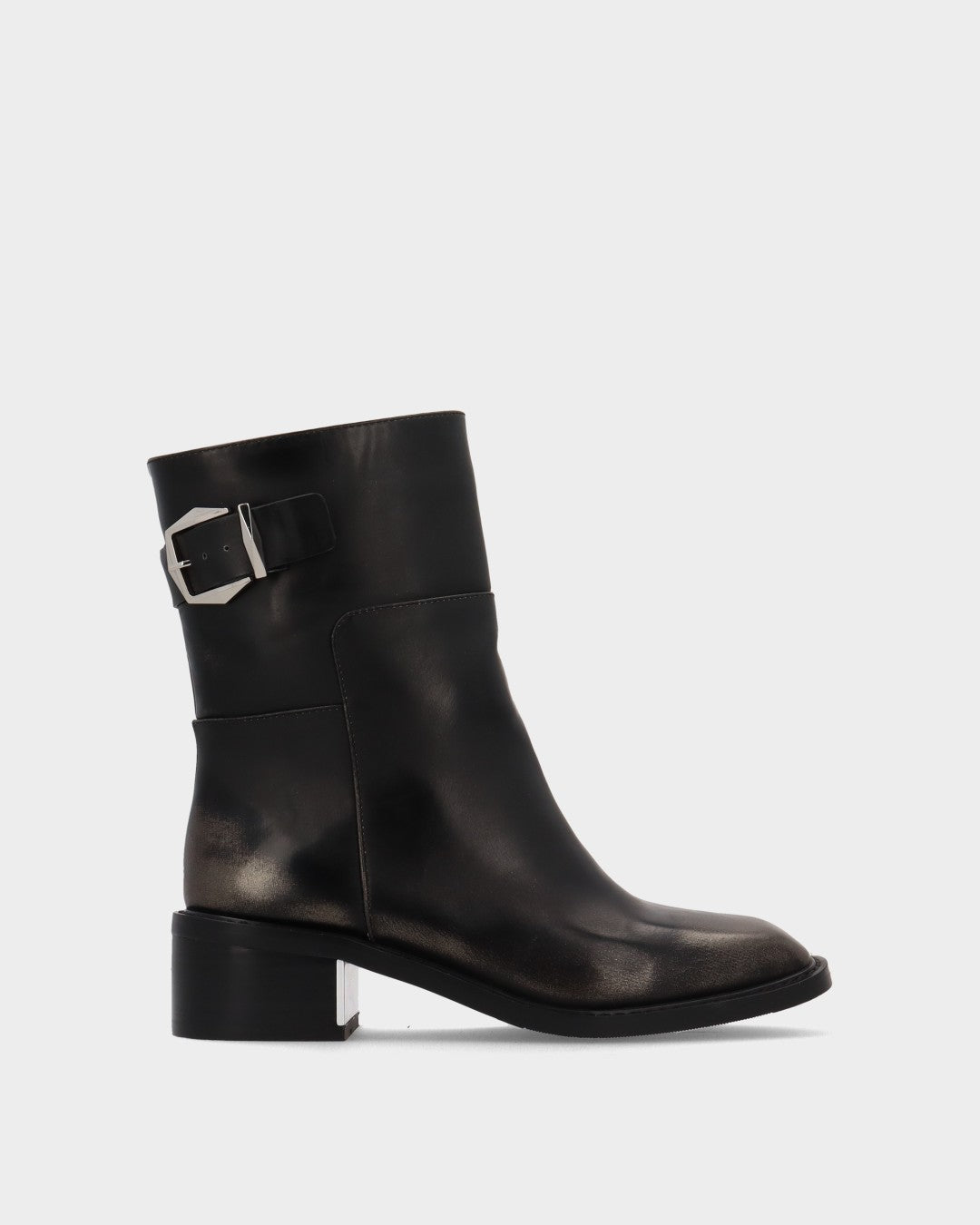 noa harmon Muffin Negro con pinceladas metalizadas