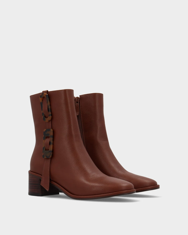 Noa Harmon Solene Marrón