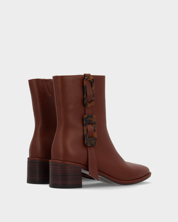 Noa Harmon Solene Marrón