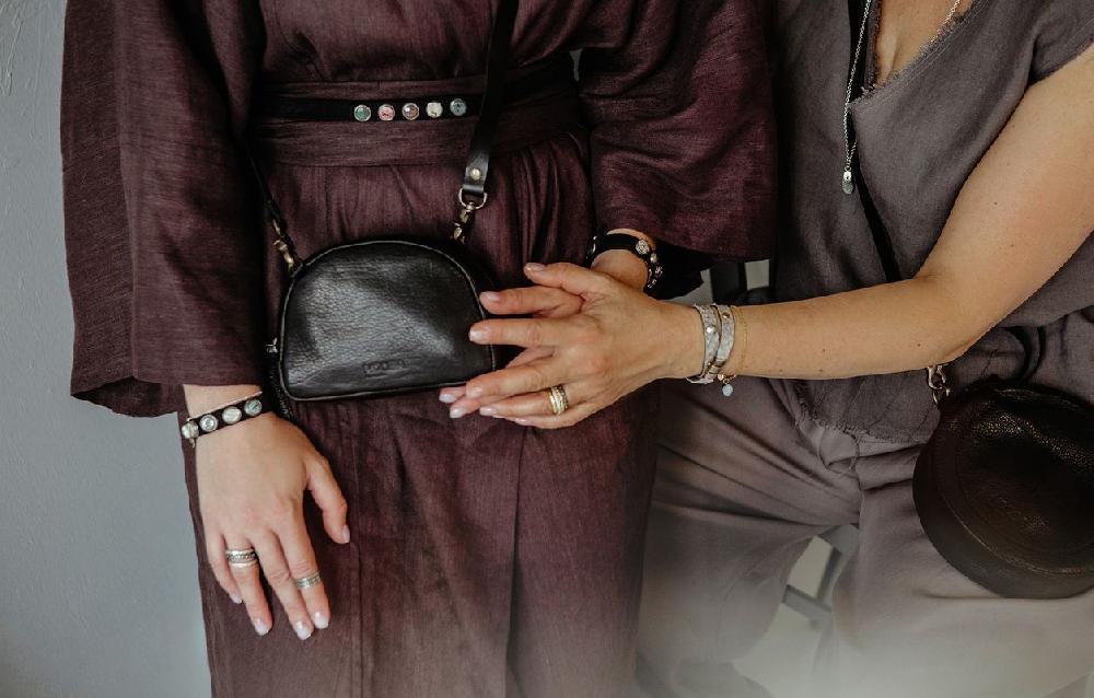 NOOSA Half moon bag black