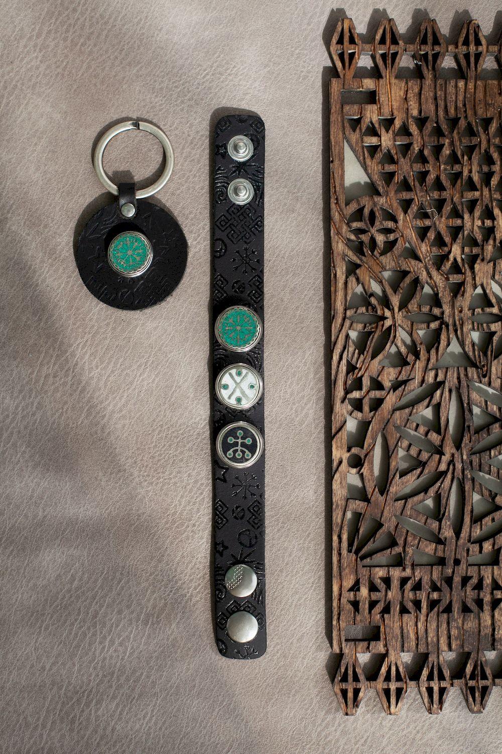 NOOSA Norn circle key ring black